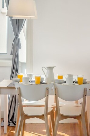Exterior - Bright 2BR on Bica Steps Walk to Chiado (Lisbon)