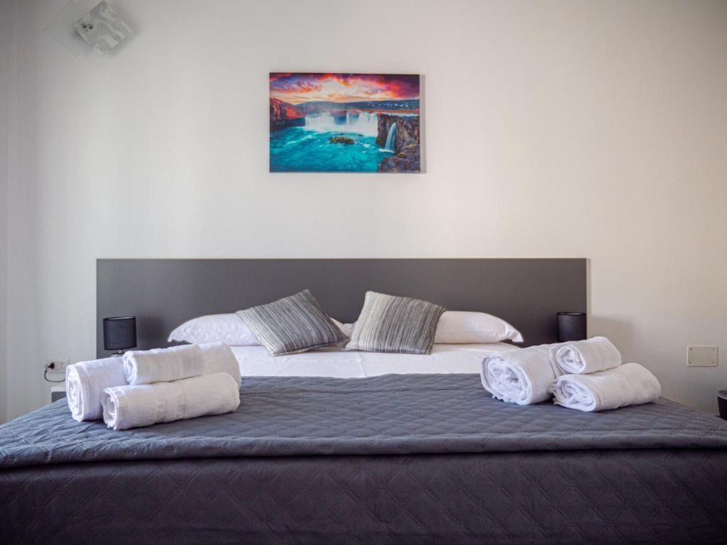 Habitación Confort con 1 cama doble o 2 individuales, balcón, vistas a la ciudad | Wifi gratis