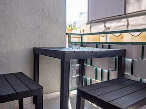 Habitación Confort con 1 cama doble o 2 individuales, balcón, vistas a la ciudad | Restaurante al aire libre