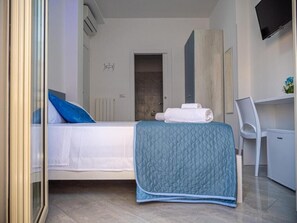 Habitación Confort con 1 cama doble o 2 individuales, balcón, vistas a la ciudad | Wifi gratis