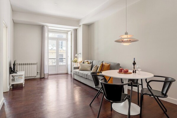 Living area - Chiado Urban Stay (Lisbon)