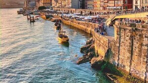 Unclassified image, 2 of 37, button - Oasiys - Your Getaway in Porto (Porto)
