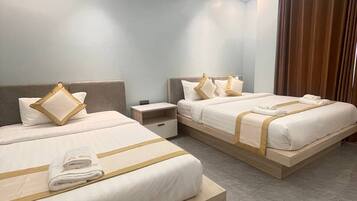 Deluxe Triple Room, Balcony, City View