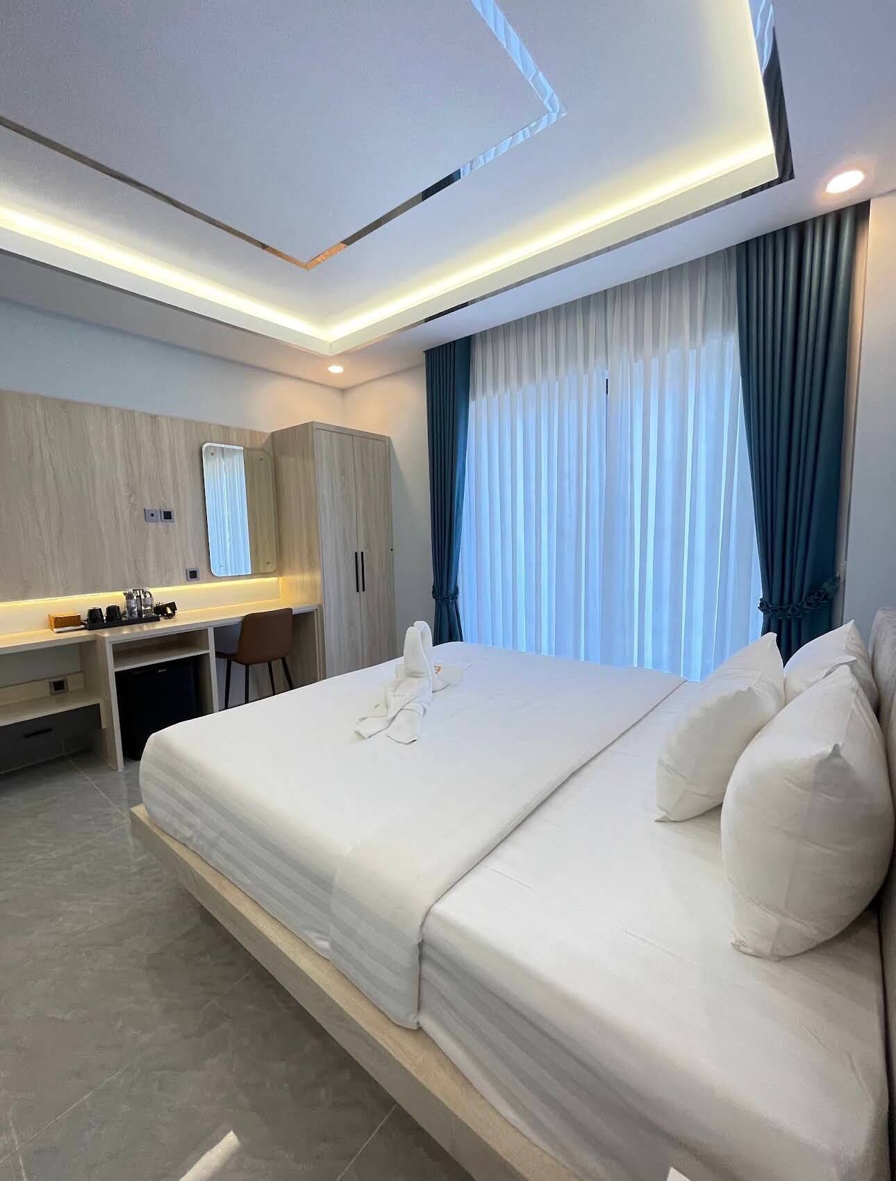 Deluxe Double Room, Balcony, City View