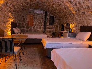 Desk, free WiFi - Hasbahan Konak (Şanlıurfa Merkez)