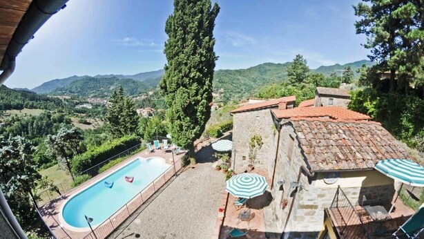 Seasonal outdoor pool, open 9:00 AM to 7:30 PM, pool umbrellas - Agriturismo Corboli (Vernio)