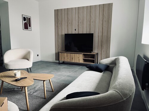 House for up to 10 people, suitable for families or groups of workers.