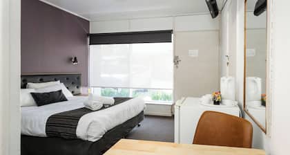 Prince of Wales Hotel Motel