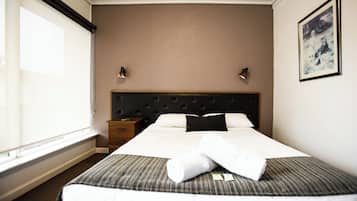 Basic Double Room, Non Smoking, Courtyard View | Desk, free WiFi