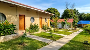Quarto quádruplo luxo, vista para o jardim | Wi-Fi de cortesia