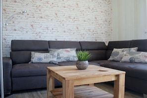 Smart TV, DVD player, books - Frisian happiness in Greetsiel (Greetsiel)