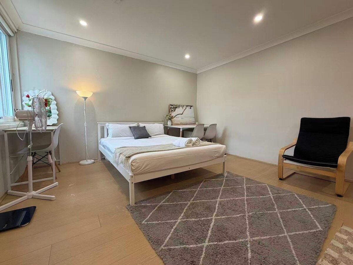 1 bedroom, iron/ironing board, WiFi (free), bed sheets