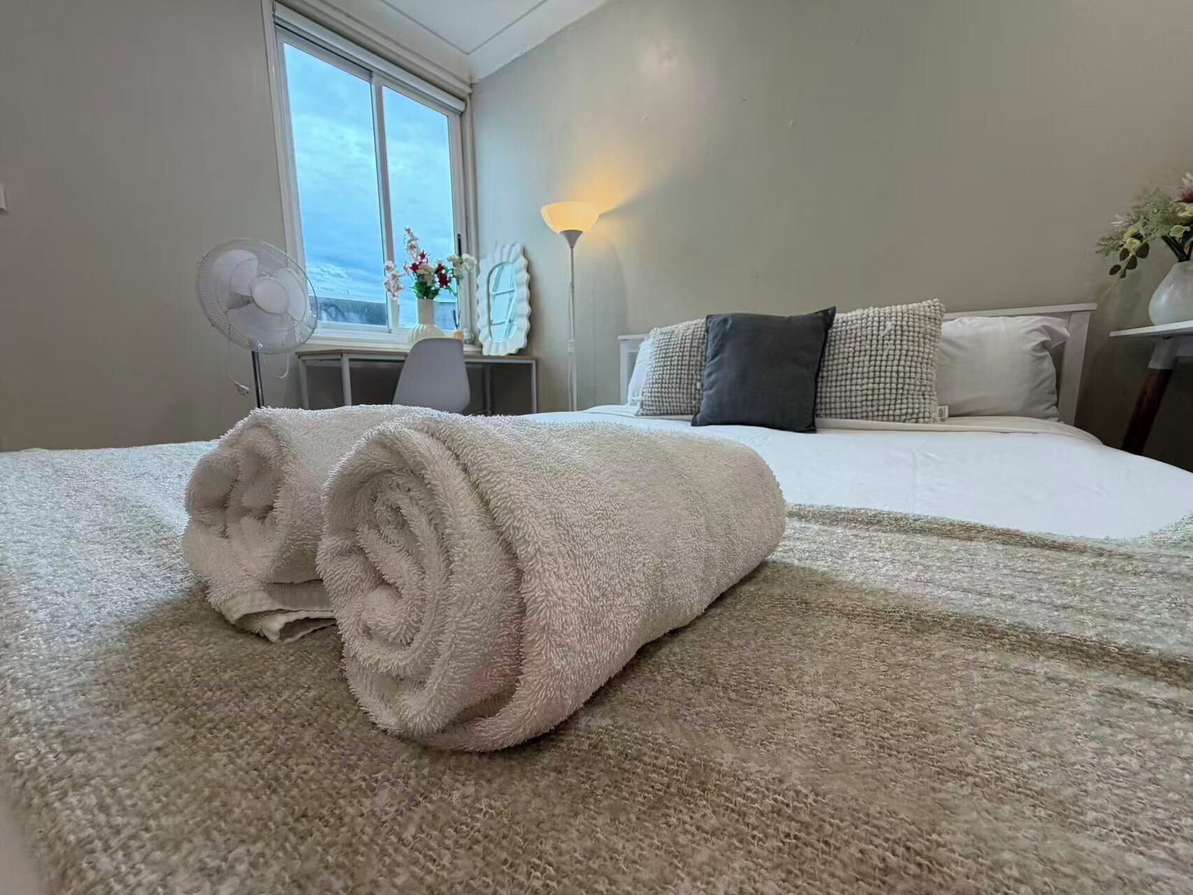 1 chambre, coffres-forts dans les chambres, fer et planche à repasser