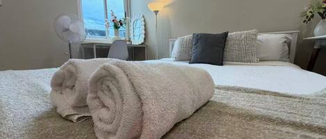 1 chambre, coffres-forts dans les chambres, fer et planche à repasser