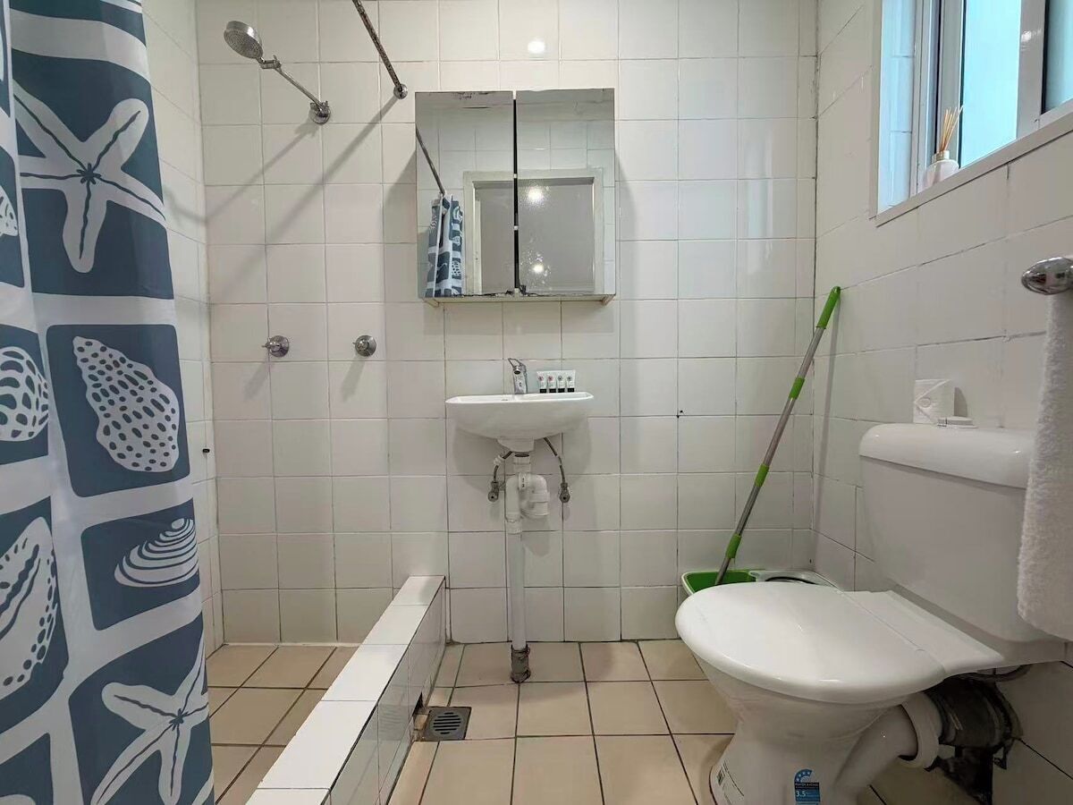 Shower, hair dryer, shampoo