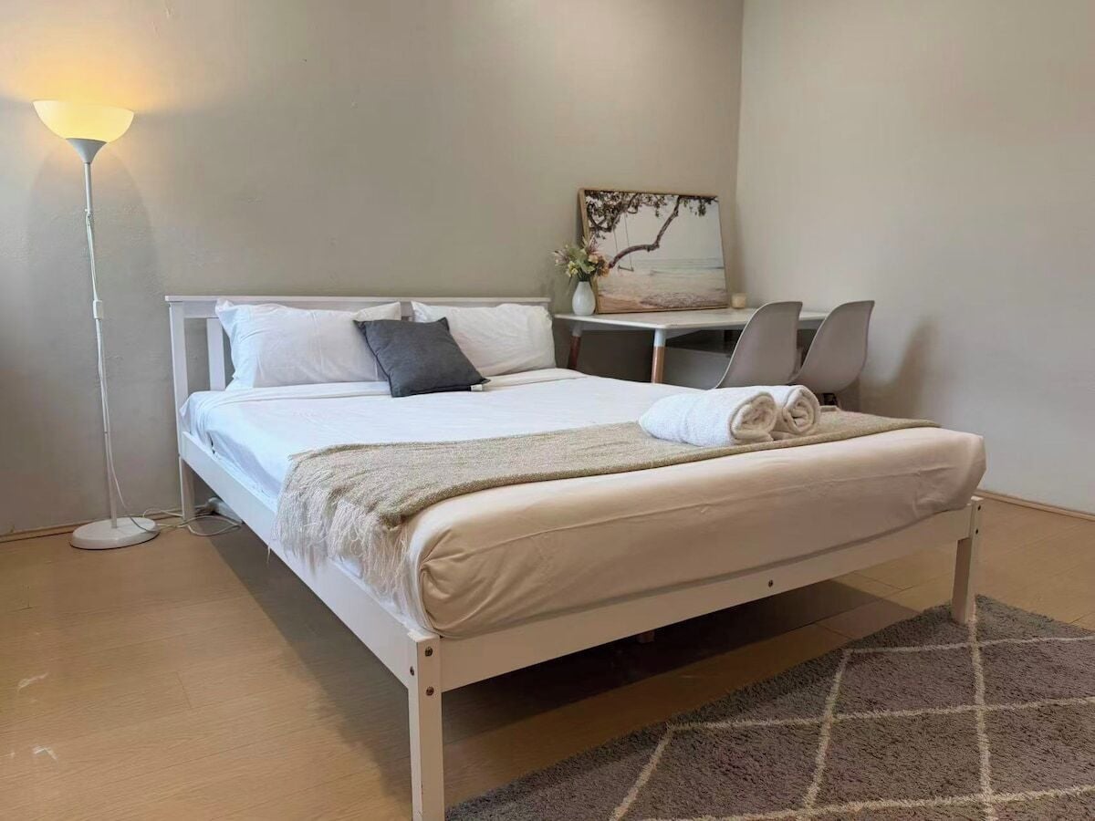 1 chambre, fer et planche à repasser, accès au Wi-Fi (inclus)