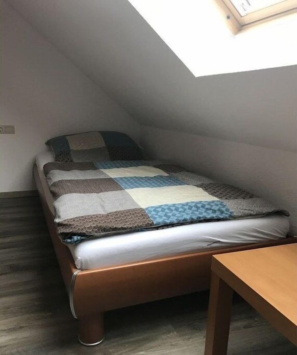 Bügeleisen/Bügelbrett, kostenloses WLAN, Bettwäsche