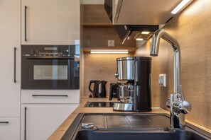 Réfrigérateur, four, plaque de cuisson, lave-vaisselle