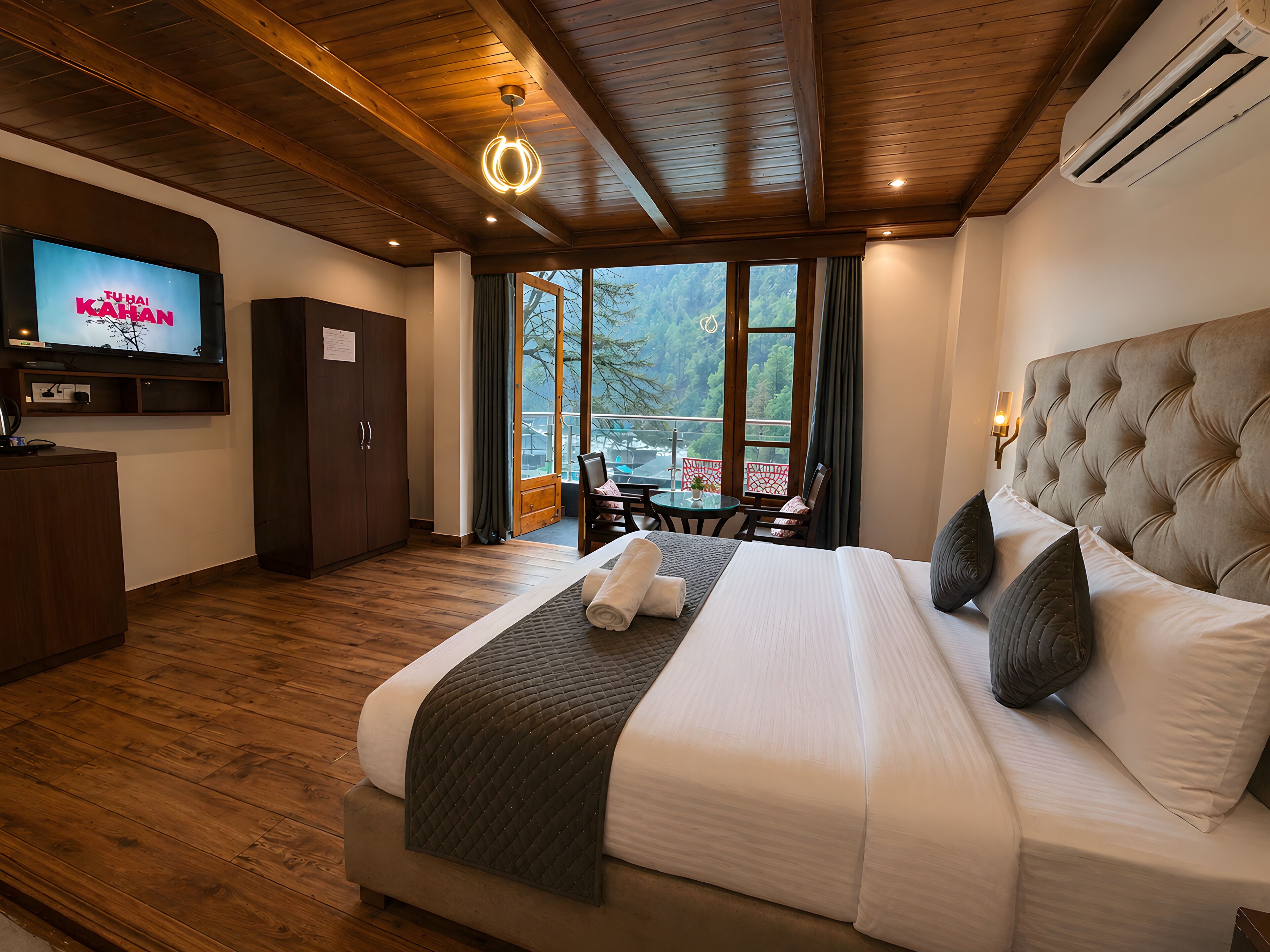 9 bedrooms, iron/ironing board, Internet, bed sheets