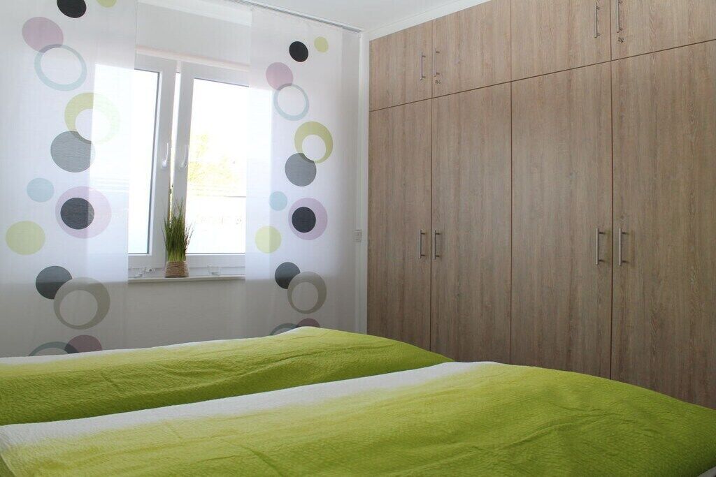 2 bedrooms, iron/ironing board, travel cot, free WiFi