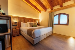 Superior Double or Twin Room, Vineyard View | In-room safe, blackout curtains, soundproofing, iron/ironing board - El Serral Hotel & Spa (CT)