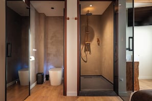 Junior Suite, Pool View | Bathroom | Shower, hair dryer, slippers, towels - El Serral Hotel & Spa (CT)