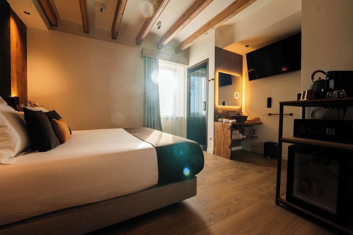 Superior Double Room, Vineyard View | Peti besi dalam bilik, langsir/tirai gelap terus, kalis bunyi 