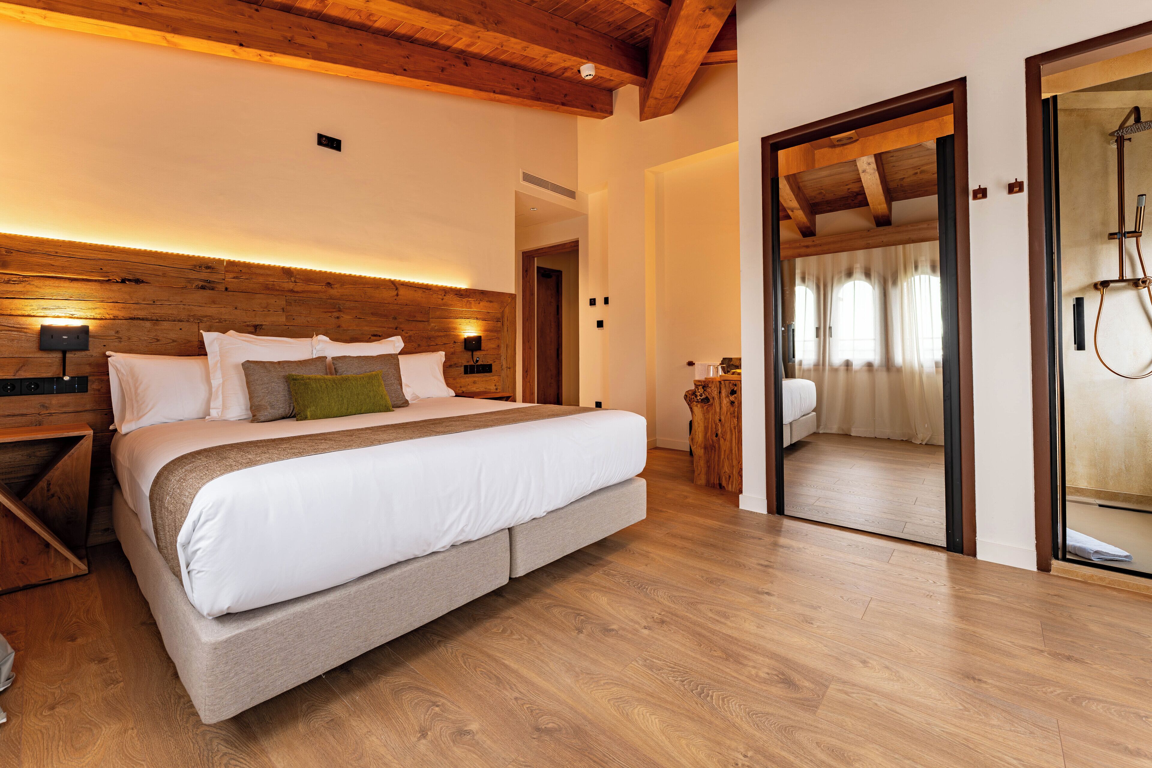 Suite Deluxe, vistas al viñedo | Caja fuerte, cortinas opacas, sistema de insonorización
