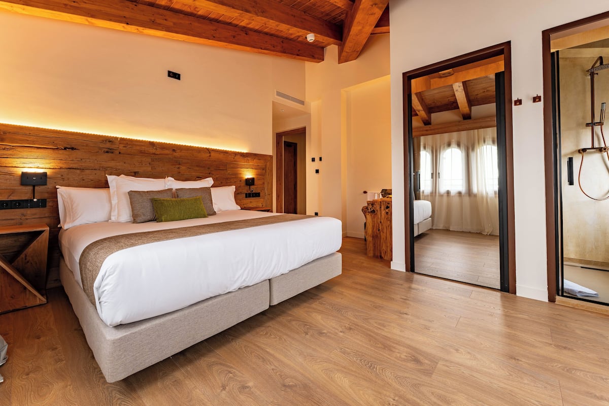 Comfort Suite, Mountain View | Peti besi dalam bilik, langsir/tirai gelap terus, kalis bunyi 