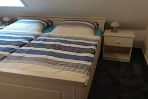 Iron/ironing board, free WiFi, bed sheets - Holiday apartment with 1 bedroom (Dornum-Neßmersiel)