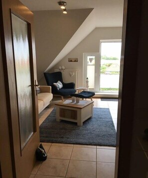 Smart TV, DVD player - Holiday apartment with 1 bedroom (Dornum-Neßmersiel)