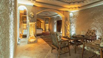 14 bedrooms, WiFi