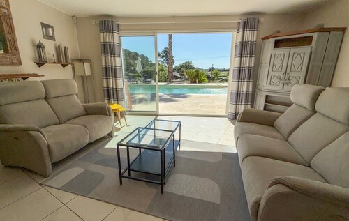 Charming villa with a private pool in the heart of the Var