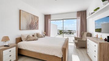 Tabla de planchar con plancha, wifi, ropa de cama