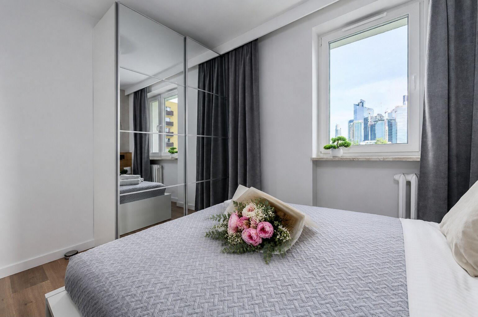 Apartamento Confort, balcón, vistas a la ciudad | Ropa de cama de alta calidad, cortinas opacas, sistema de insonorización