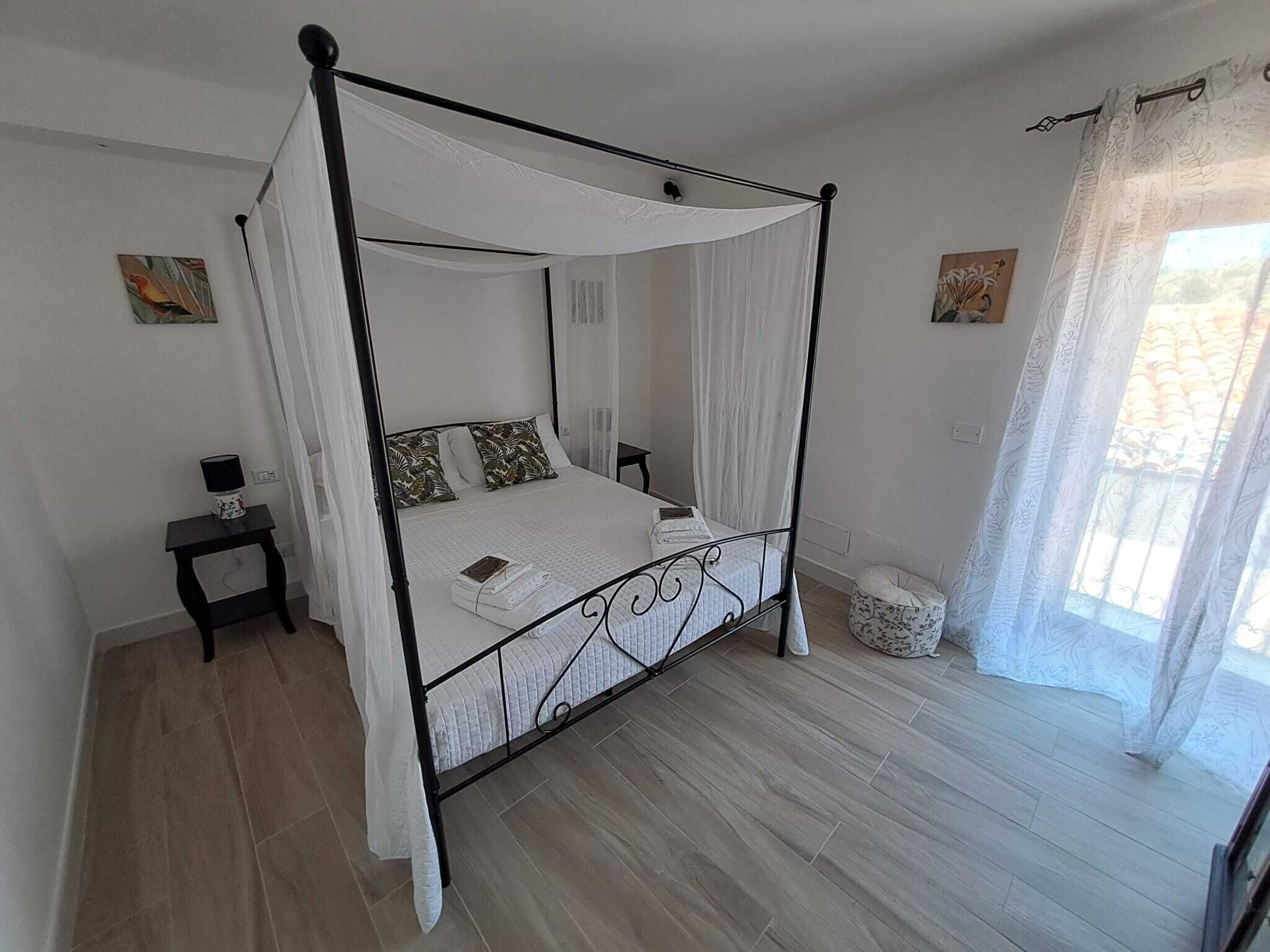 Iron/ironing board, travel crib, WiFi, bed sheets