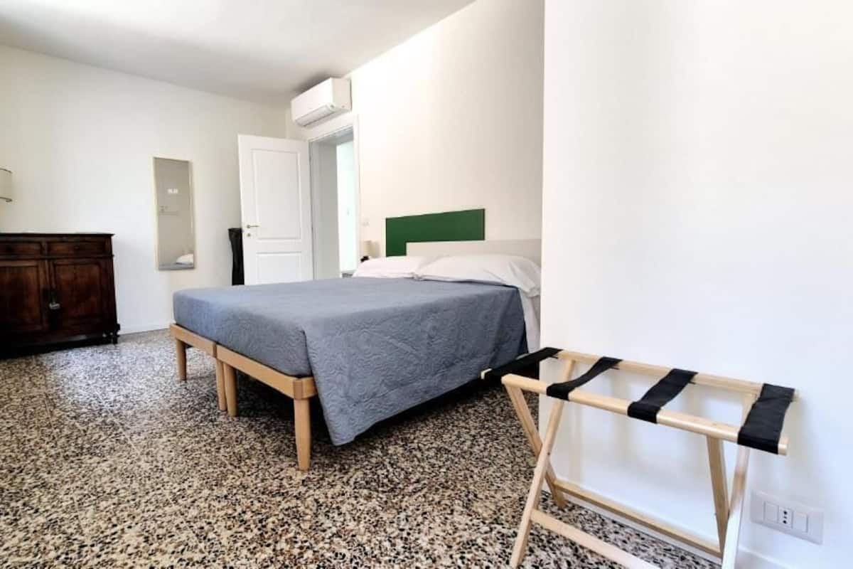Comfort House, 2 Bedrooms, Balcony, City View | Soundproofing, iron/ironing board, free WiFi