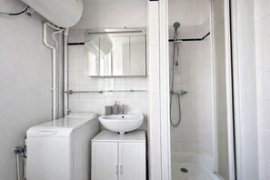 Apartamento | Baño | Secador de pelo, toallas, jabón y champú