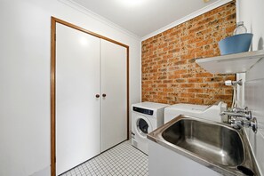 Interior - Family Friendly 3-Bed Home with Outdoor Area (Belconnen)
