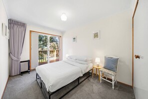 Room - Family Friendly 3-Bed Home with Outdoor Area (Belconnen)