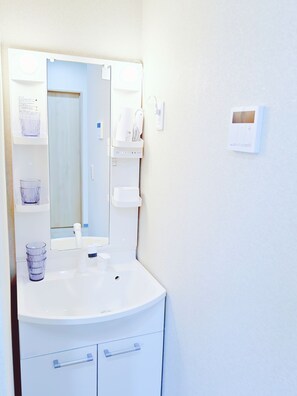 Superior-Apartment, 3 Schlafzimmer, Balkon | Badezimmer | Haartrockner, Handtücher, Shampoo, Toilettenpapier