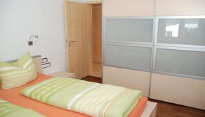 Reisekinderbett, kostenloses WLAN, Bettwäsche