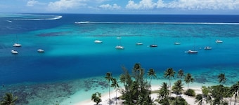 Tropical Retreat & Spa near Taahiamanu Beach