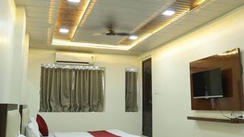 Family Double Room, City View | Desk, free WiFi