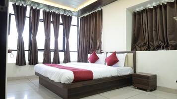 Comfort Room, City View | Desk, free WiFi