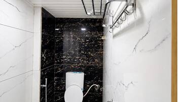 Habitación familiar, vista a la ciudad | Baño | Regadera, amenidades de baño gratuitas, secadora de cabello, toallas
