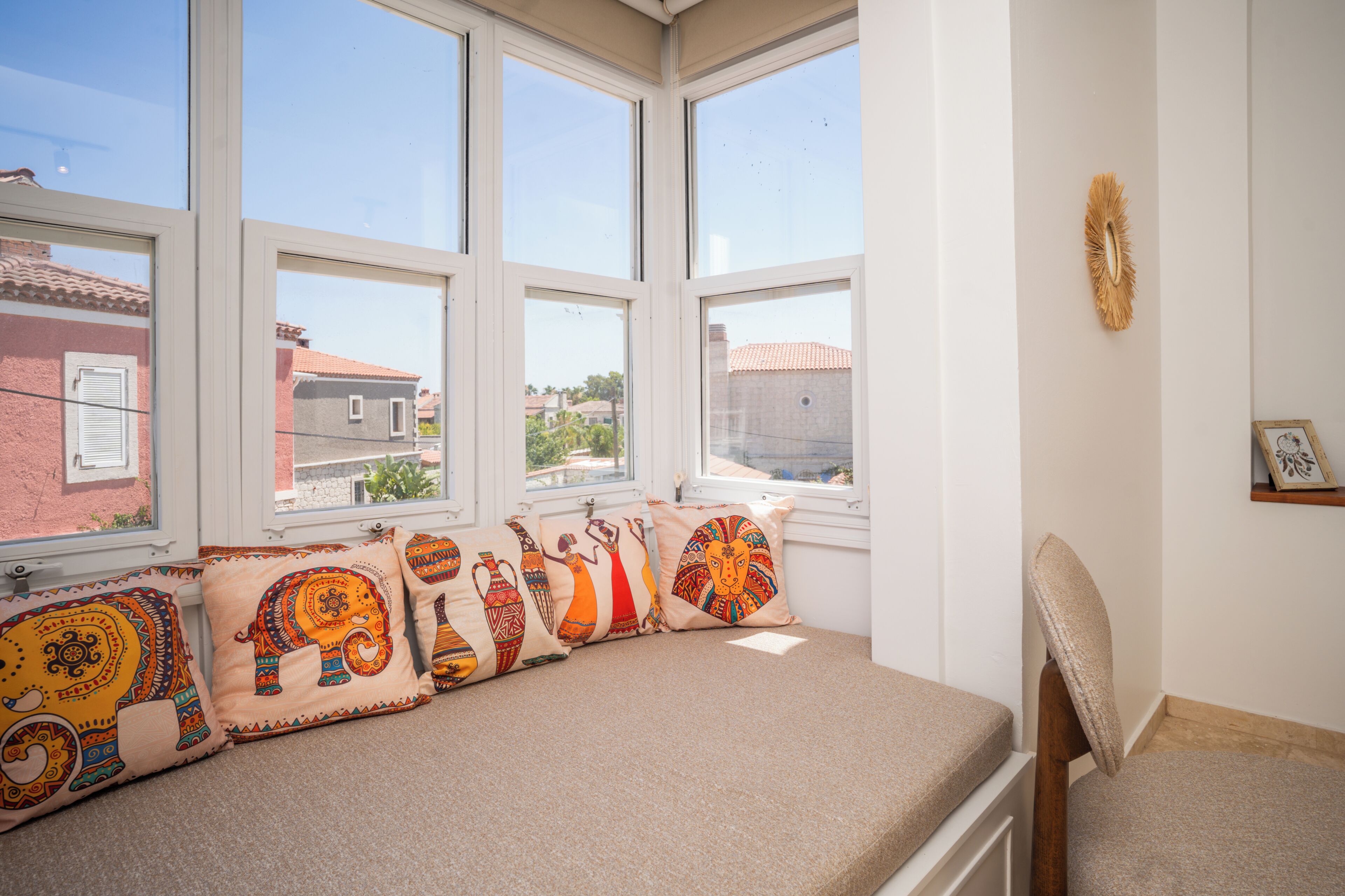 Superior Room, City View | Living area | 55-inch LED TV with satellite channels