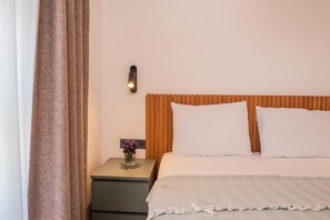 Minibar, in-room safe, desk, laptop workspace - Molino Hotel (Alacati)