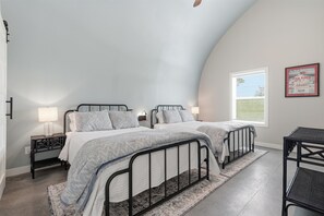 2 dormitorios, tabla de planchar con plancha, wifi gratis y ropa de cama