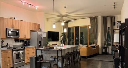Studio Social - Steps from Stadium! & Pet Friendly